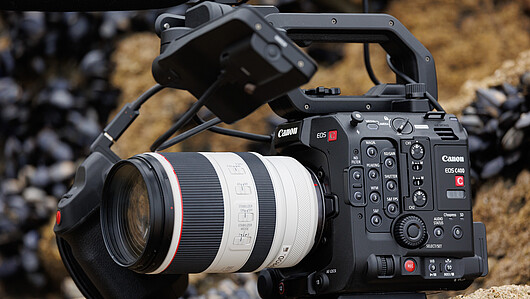 Die EOS C400 überzeugt in den Bereichen Kino, Live-Übertragung und virtuelle Produktion mit kompromissloser Leistung. Die EOS C400 überzeugt in den Bereichen Kino, Live-Übertragung und virtuelle Produktion mit kompromissloser Leistung.